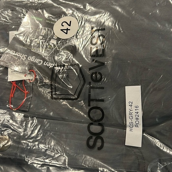 GRAY SCOTTeVEST HIDDEN CARGO SHORTS - NEW IN PACKAGE - SIZE 42 - Picture 4 of 13